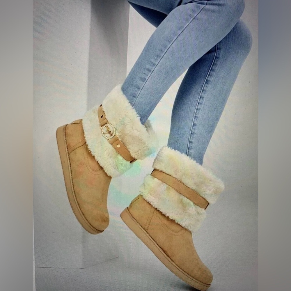 NEW Women’s GUESS Alaina Faux-Shearling Cuff Boots Size 6 1/2 M in Light Natural